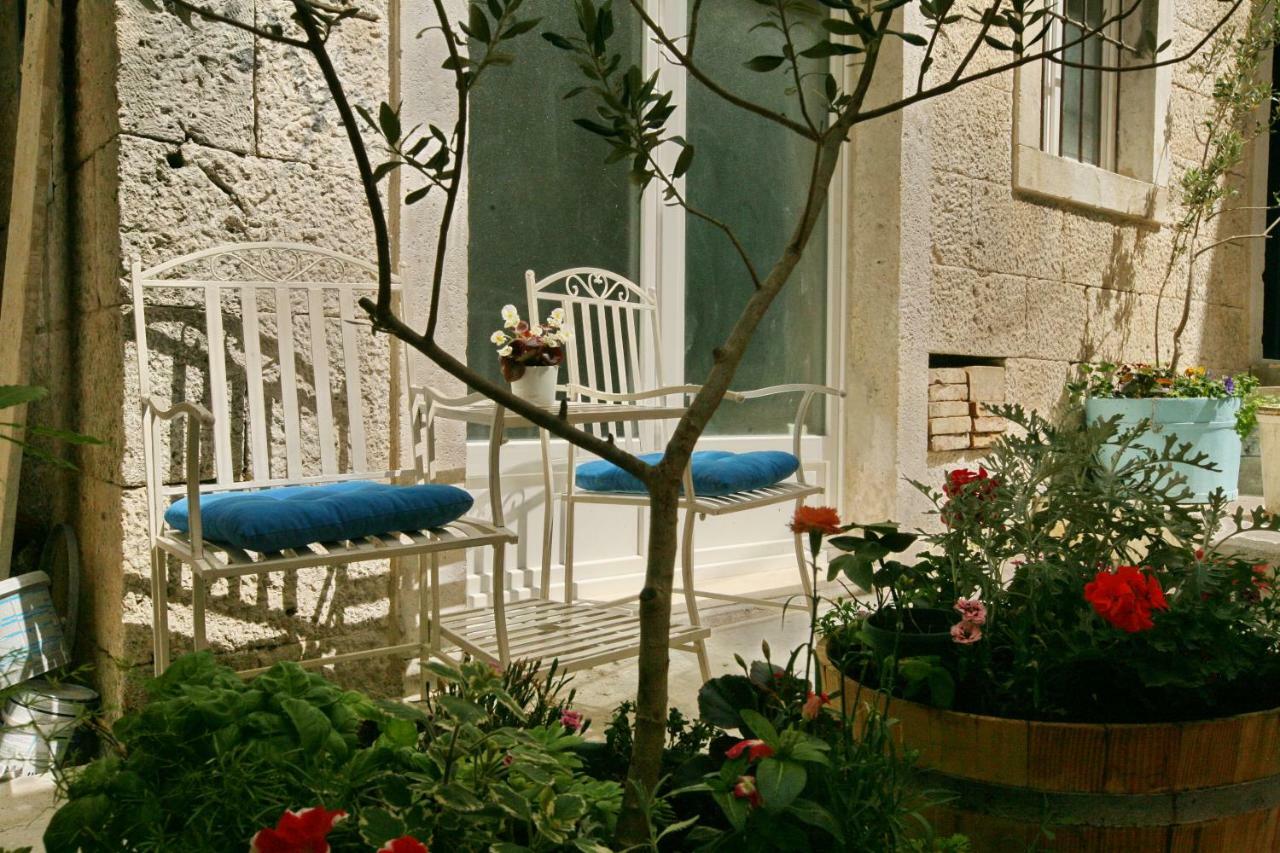 House Bava Hotel Vis Exterior photo